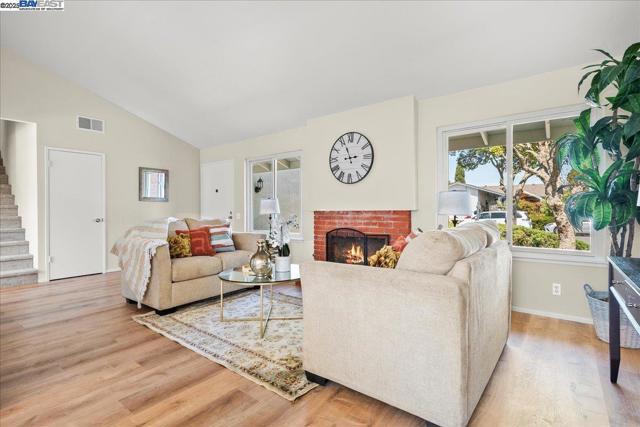 4848 Nadine Ct, Union City CA: https://media.crmls.org/mediaz/2920ed35-1df6-4450-9ddb-e726f28060aa.jpg