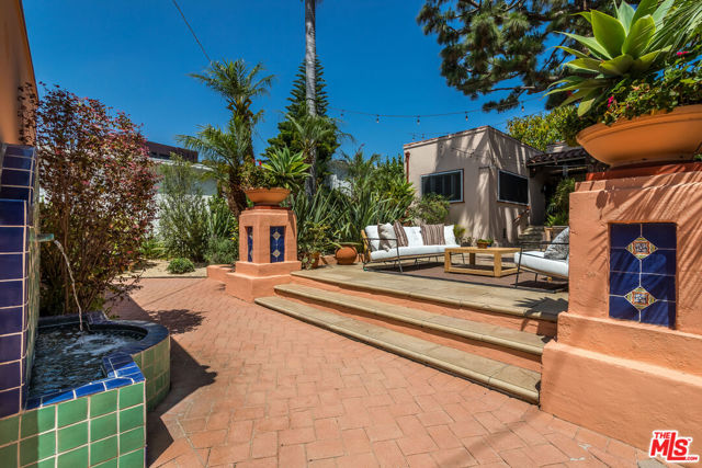 755 S Highland Avenue, Los Angeles CA: https://media.crmls.org/mediaz/292113d3-462d-4133-b22d-c84d2efcad20.jpg