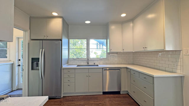 Detail Gallery Image 12 of 22 For 400 S Meridith Ave, Pasadena,  CA 91106 - 4 Beds | 2 Baths