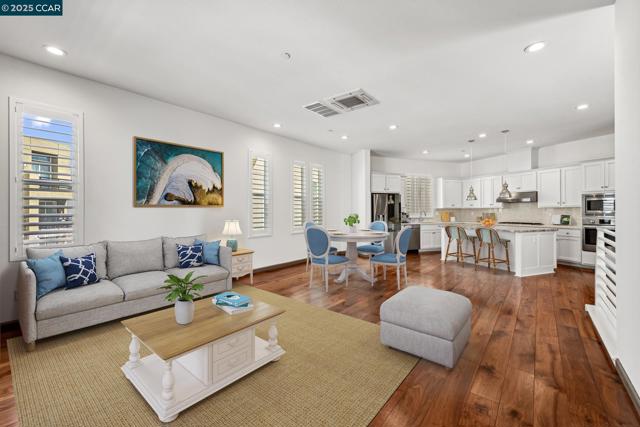 5826 Noba Rd, Dublin CA: https://media.crmls.org/mediaz/29213437-c3cb-4293-af4e-de865ad63288.jpg