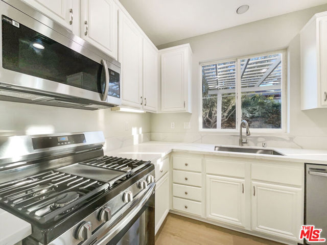 24130 Tango Drive, Valencia CA: https://media.crmls.org/mediaz/2921a73e-e355-42eb-8a58-1328a593a57b.jpg