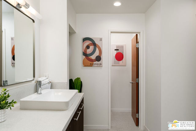 588 E San Lorenzo Road, Palm Springs CA: https://media.crmls.org/mediaz/2921fb5c-be6f-48d4-99f0-82c54c6c8696.jpg