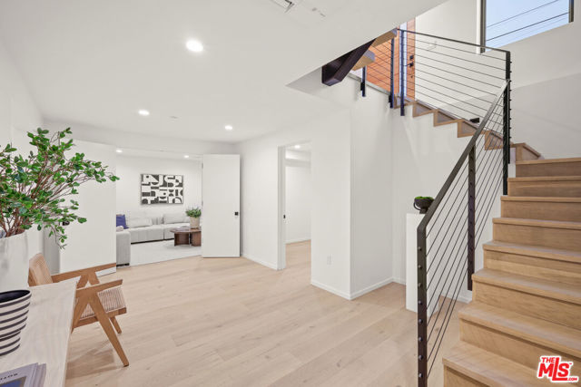 2530 Beverley Avenue, Santa Monica CA: https://media.crmls.org/mediaz/292235c8-810f-4cdb-8511-888c70f0479f.jpg