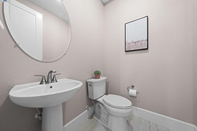 5223 S Esprit Loop, Dublin CA: https://media.crmls.org/mediaz/29223829-c737-4410-b410-bbcd87c9b2c8.jpg