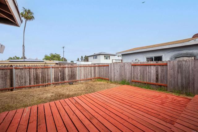765 Elkwood Ave, Imperial Beach CA: https://media.crmls.org/mediaz/29227d6d-092d-4912-85f1-f59a9bce0436.jpg