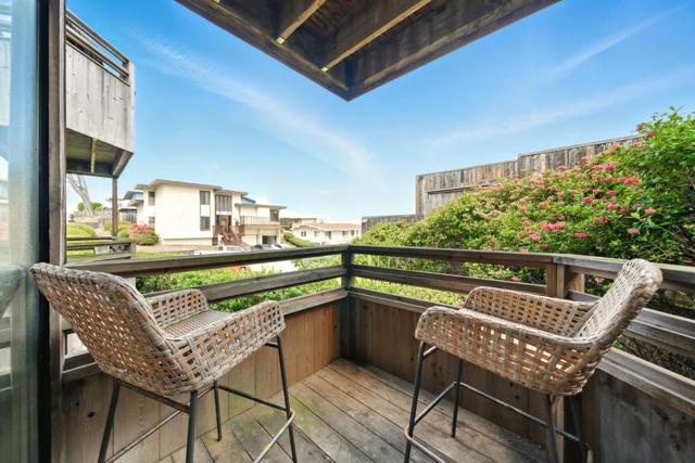 125 Surf Way, Monterey CA: https://media.crmls.org/mediaz/2922d591-3e2b-423f-b4ab-14c9550b04fb.jpg