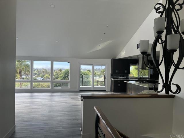 Detail Gallery Image 5 of 11 For 1525 Laurel  Rd, Oceanside,  CA 92054 - 4 Beds | 3 Baths