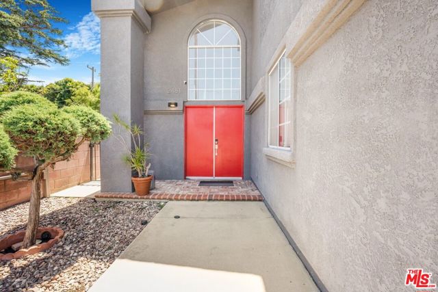 2481 S Bundy Drive, Los Angeles CA: https://media.crmls.org/mediaz/29238654-dc40-4adc-8e4d-45a8c6fbbab4.jpg