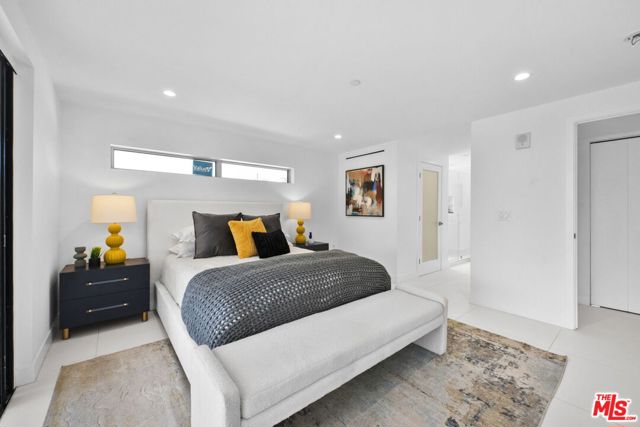 621 N Kings Road, West Hollywood CA: https://media.crmls.org/mediaz/2923d1cb-e7b2-448e-86b5-fdc883356086.jpg