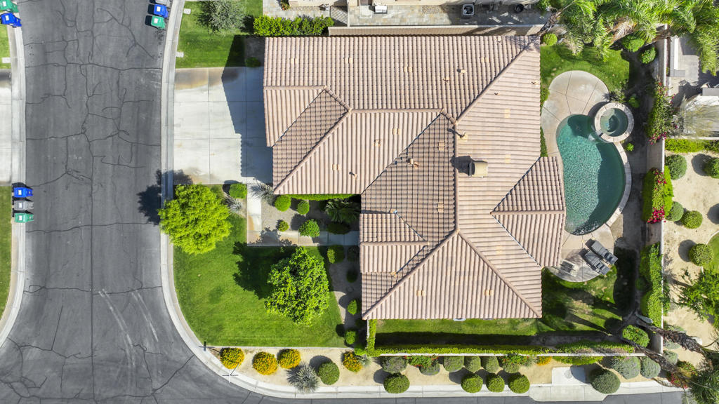 https://media.crmls.org/mediaz/2923d91d-52de-49e2-a554-8a6c7384c1af.jpg?preset=X-Large