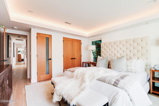 14322 W Collins Street, Sherman Oaks CA: https://media.crmls.org/mediaz/2923dc11-e96e-4b5e-9f2c-423791ad0e42.jpg