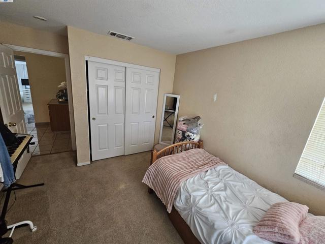 13440 Forestwood Way, Lathrop CA: https://media.crmls.org/mediaz/2923f527-a8fd-4047-9a7e-cf3063d22575.jpg