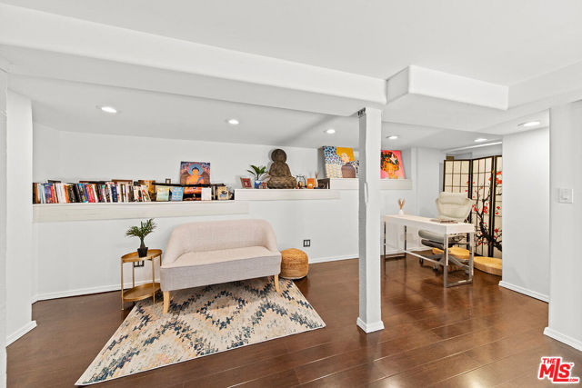 6626 Cahuenga Terrace, Los Angeles CA: https://media.crmls.org/mediaz/2923f554-4fbc-43e3-a75d-a90644f6c1b5.jpg