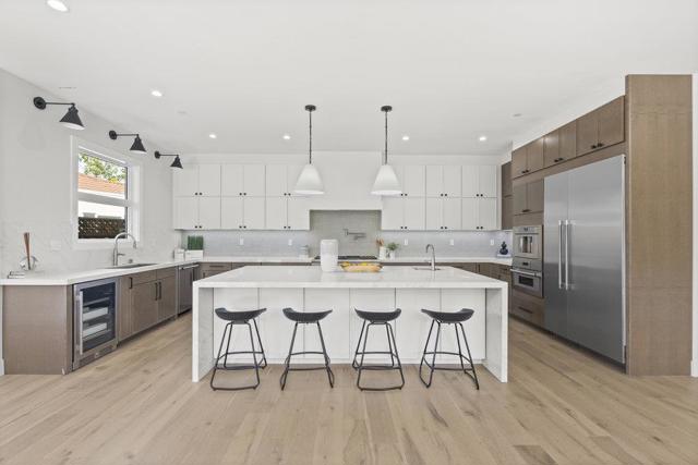1303 American Way, Menlo Park CA: https://media.crmls.org/mediaz/292418cd-5cb0-4ab2-b5de-acc7c81e9f8b.jpg