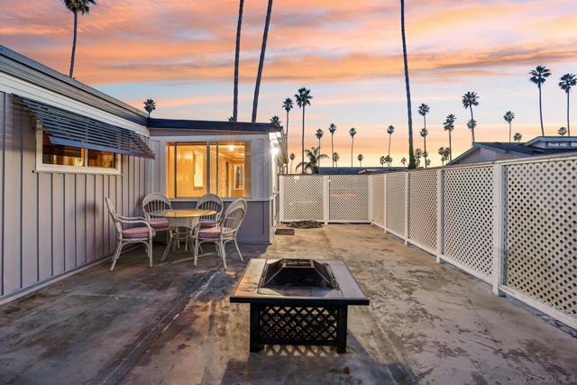 1215 Anchors Way Drive, Ventura CA: https://media.crmls.org/mediaz/29255d91-1d4d-47d7-91bf-3485763de692.jpg