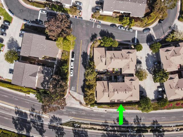 9757 Caminito Cuadro, San Diego CA: https://media.crmls.org/mediaz/2925e438-6537-4c31-bab9-b348e2873d04.jpg