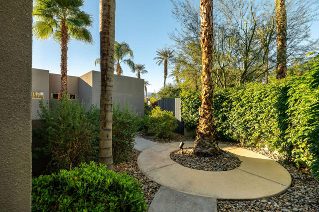 108 Waterford Circle, Rancho Mirage CA: https://media.crmls.org/mediaz/2925ec34-462b-43e3-87b8-7f6609ce25b1.jpg