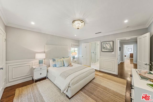 2107 Coldwater Canyon Drive, Beverly Hills CA: https://media.crmls.org/mediaz/29260a59-0de5-4ce5-80c7-566c2bb081b5.jpg