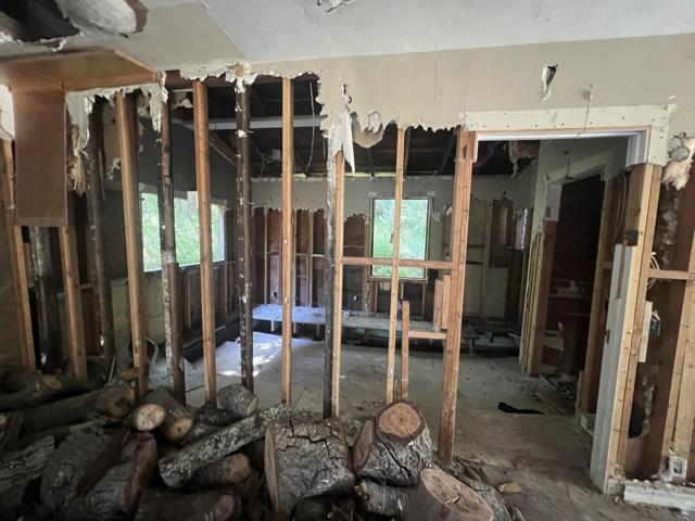 17160 Wilson Way, Royal Oaks CA: https://media.crmls.org/mediaz/29265943-495c-4627-8668-1ce88810de0c.jpg