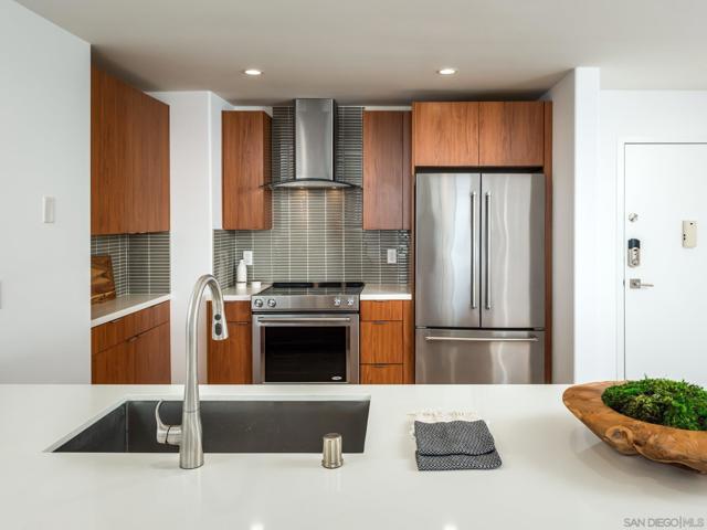 2500 Torrey Pines Rd, La Jolla CA: https://media.crmls.org/mediaz/29268c0f-50be-4f2e-a1a6-195004e95d3e.jpg