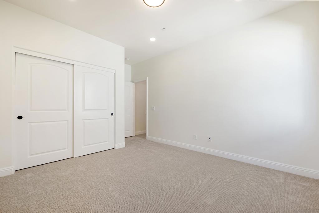 MLS #250033938SD img 25