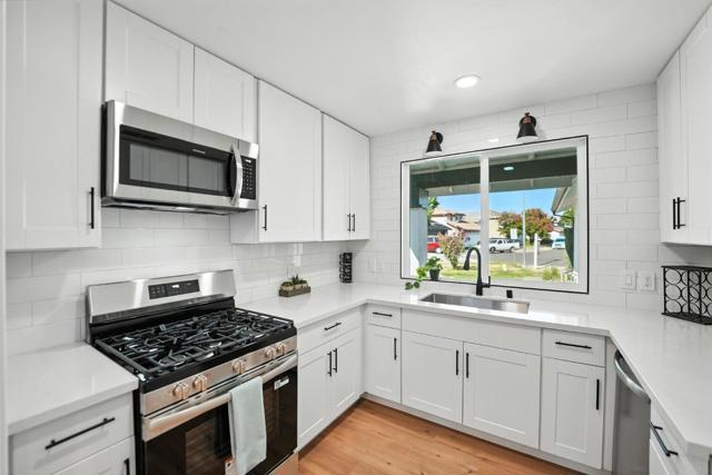 1190 Rio Norte Way, Sacramento CA: https://media.crmls.org/mediaz/29275f5a-bf5d-43a0-a584-2d39652c87ba.jpg