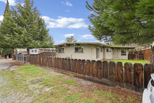 6881 F Street, Tres Pinos CA: https://media.crmls.org/mediaz/29279ee7-ea9a-469b-87c6-f646c6e9ab41.jpg