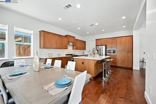 2100 Carbondale, Dublin CA: https://media.crmls.org/mediaz/2929a84a-601d-445c-9633-bf907adf7fe0.jpg