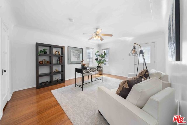 865 S Lucerne Boulevard, Los Angeles CA: https://media.crmls.org/mediaz/2929b8f6-6e16-417c-a301-0f6ce4f6ea10.jpg