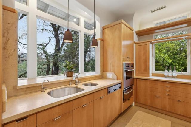 24292 Elise Court, Los Altos Hills CA: https://media.crmls.org/mediaz/2929c600-ff3e-42bc-be60-73bd8c49d161.jpg