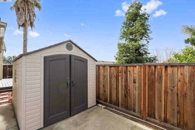 2682 Pickfair Ln, Livermore CA: https://media.crmls.org/mediaz/292a822d-90ca-4851-92e9-c15a3c499366.jpg