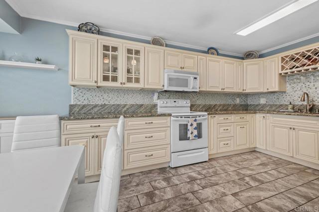 Detail Gallery Image 5 of 32 For 5450 Kiowa Dr #39,  La Mesa,  CA 91942 - 3 Beds | 2/1 Baths