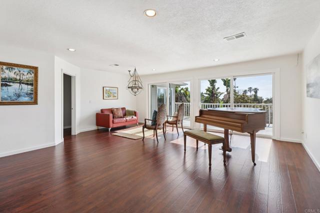 Detail Gallery Image 12 of 72 For 1607 Hunsaker St, Oceanside,  CA 92054 - 4 Beds | 3 Baths