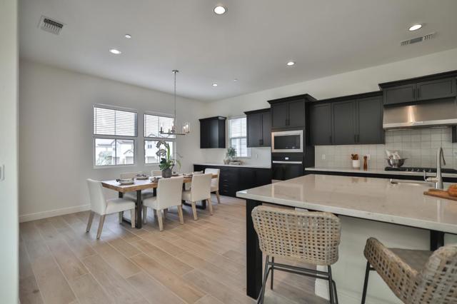 592 Santa Lucia Way, Marina CA: https://media.crmls.org/mediaz/292b48b4-3689-49d7-90b8-66de3725f9da.jpg