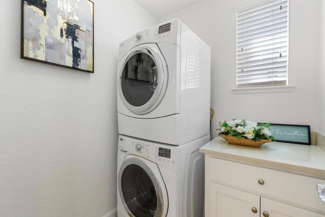 211 Okeefe Way, Mountain View CA: https://media.crmls.org/mediaz/292b6938-ee9c-4e98-8568-02c617df90e7.jpg