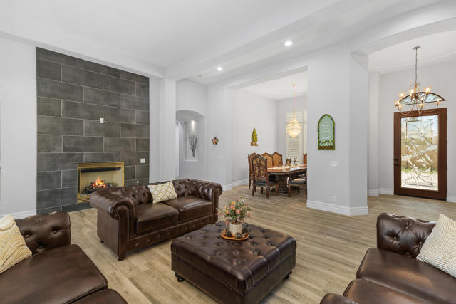 Image 19 of 44 For 78482 Bent Canyon Court