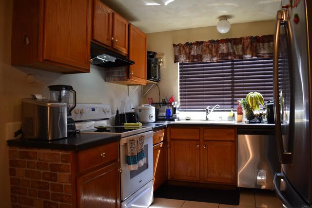 384 I Street, Chula Vista CA: https://media.crmls.org/mediaz/292c34fb-2054-4c3e-b264-91f9a5d458e1.jpg
