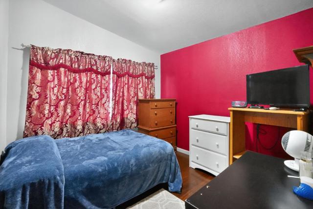 2509 Illinois Street, East Palo Alto CA: https://media.crmls.org/mediaz/292c60b5-c7d9-49ae-987a-3bba4f20cb87.jpg