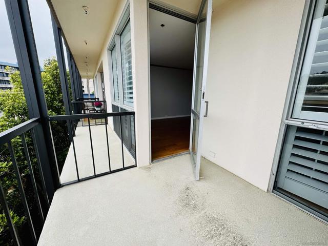 800 Prospect St, La Jolla CA: https://media.crmls.org/mediaz/292d9b14-5e24-4685-97b0-d03c423aef97.jpg