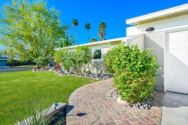 74277 Myrsine Avenue, Palm Desert CA: https://media.crmls.org/mediaz/292dd459-f781-44e6-bf18-4739d9a0ea2a.jpg