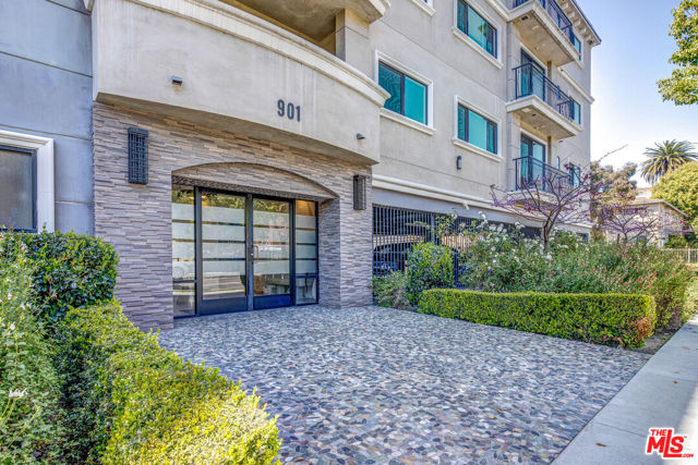 Image 2 for 901 S Gramercy Dr #303, Los Angeles, CA 90019