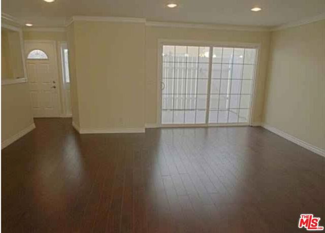 19610 SHERMAN Way, 14 photo 5