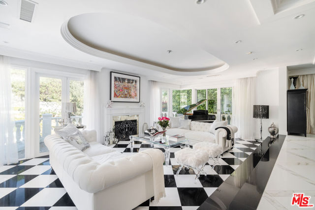1455 Rising Glen, Los Angeles CA: https://media.crmls.org/mediaz/292ec964-d8d1-44bf-8e88-c72585effe60.jpg