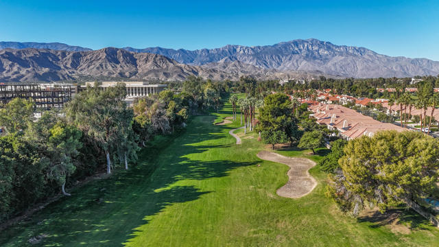 205 Kavenish Drive, Rancho Mirage CA: https://media.crmls.org/mediaz/292fae85-8898-4b34-8967-00a950796779.jpg