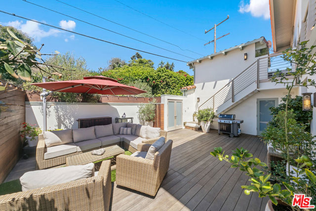 27040 Malibu Cove Colony Drive, Malibu CA: https://media.crmls.org/mediaz/292fe4d3-6692-4508-8e0d-c363e5950088.jpg