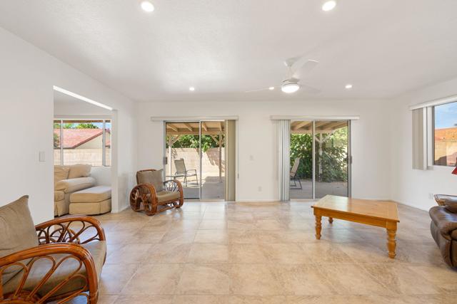 2050 Silver Oak Way, Hemet CA: https://media.crmls.org/mediaz/29306a63-018b-4f90-8839-2e4d94cfd90f.jpg