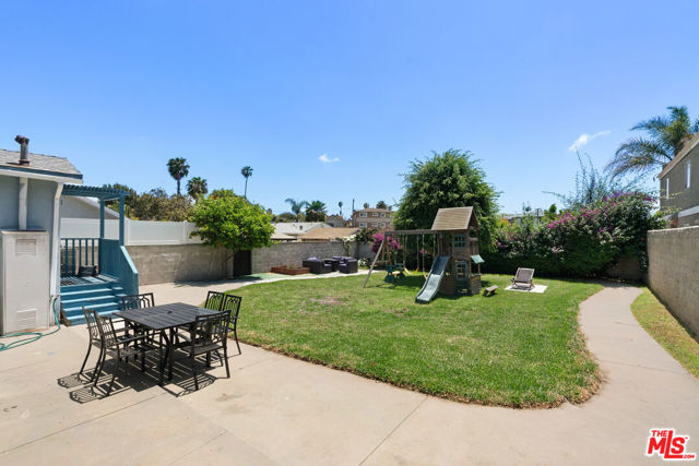 328 E Plymouth Street, Inglewood CA: https://media.crmls.org/mediaz/2930abf4-2403-4692-b0ef-dc19da8f3bb7.jpg