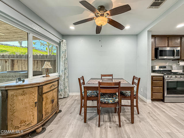 2098 Covington Avenue, Simi Valley CA: https://media.crmls.org/mediaz/2930da39-dc9a-403d-b748-268446b69800.jpg