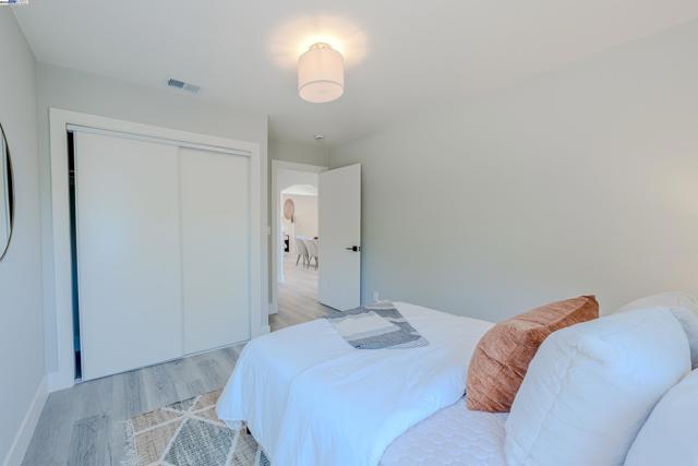 10007 Burr St, Oakland CA: https://media.crmls.org/mediaz/29316427-0943-4bc8-a6ef-100cf7c90d67.jpg