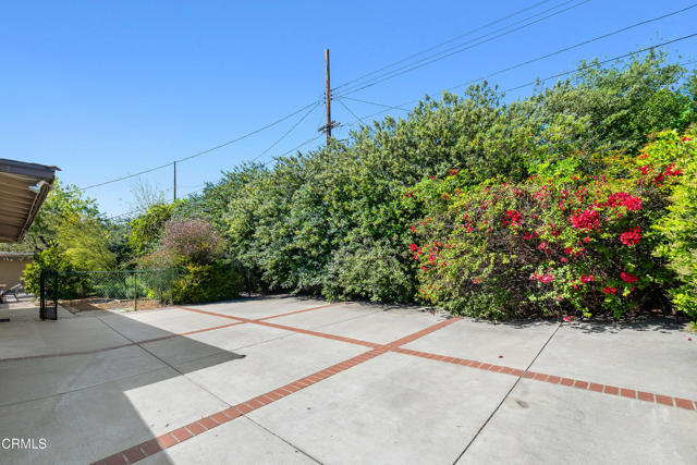 4702 Moore Street, La Crescenta CA: https://media.crmls.org/mediaz/29317140-38de-4c57-928c-1ca068b5c148.jpg